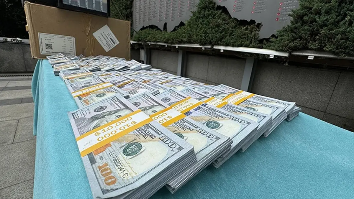 Hem ATM'den hem para sayma makinesinden geçiyor! '50 dolar' çetesi yakalandı