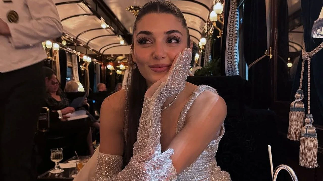 Hande Erçel Paris’te ortaya çıktı! Derin yırtmaçlı elbisesiyle dikkat çekti