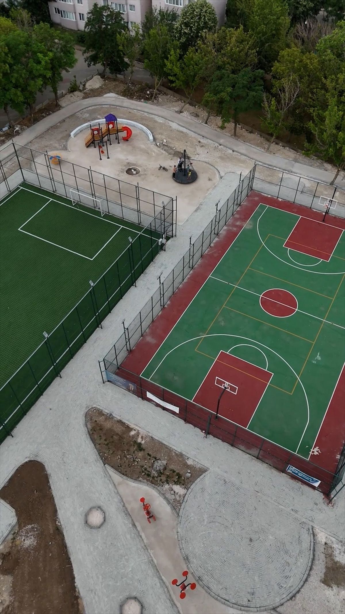Kırklareli'nde spor tesisi ve çocuk parkı yapımı devam ediyor