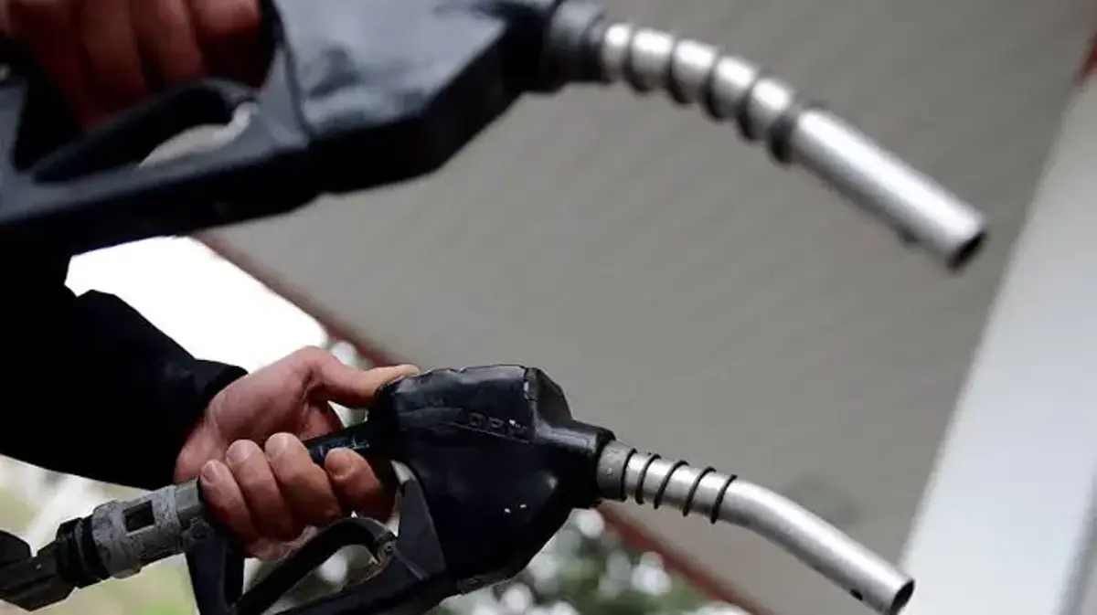 Motorine indirim yapıldı mı? Motorin indirim haberi geldi mi? Motorine ne kadar indirim yapıldı? Motorinin fiyatı ne kadar? Benzine indirim yapıldı mı? Benzin ne kadar? Akaryakıt indirim haberleri...