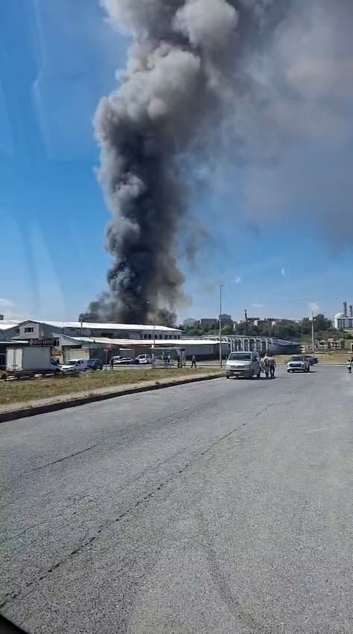 Arnavutköy'de fabrikada yangın