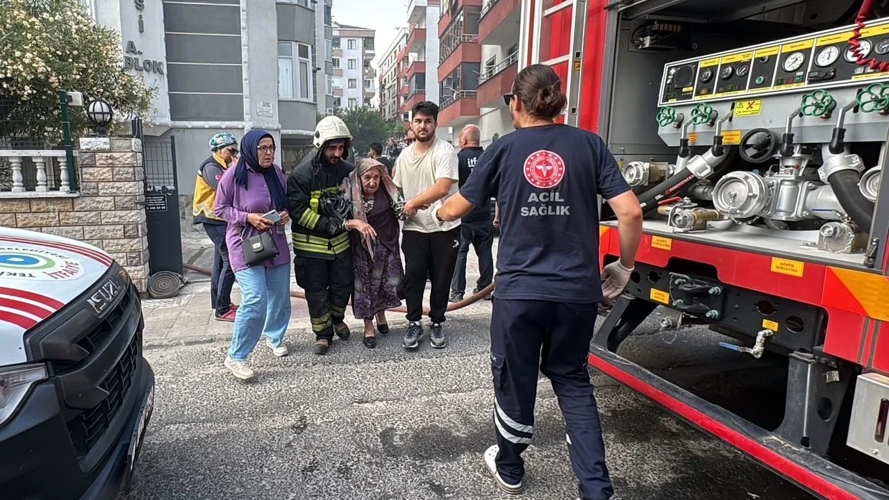 88 yaşındaki kadın alevlerin arasında mahsur kaldı
