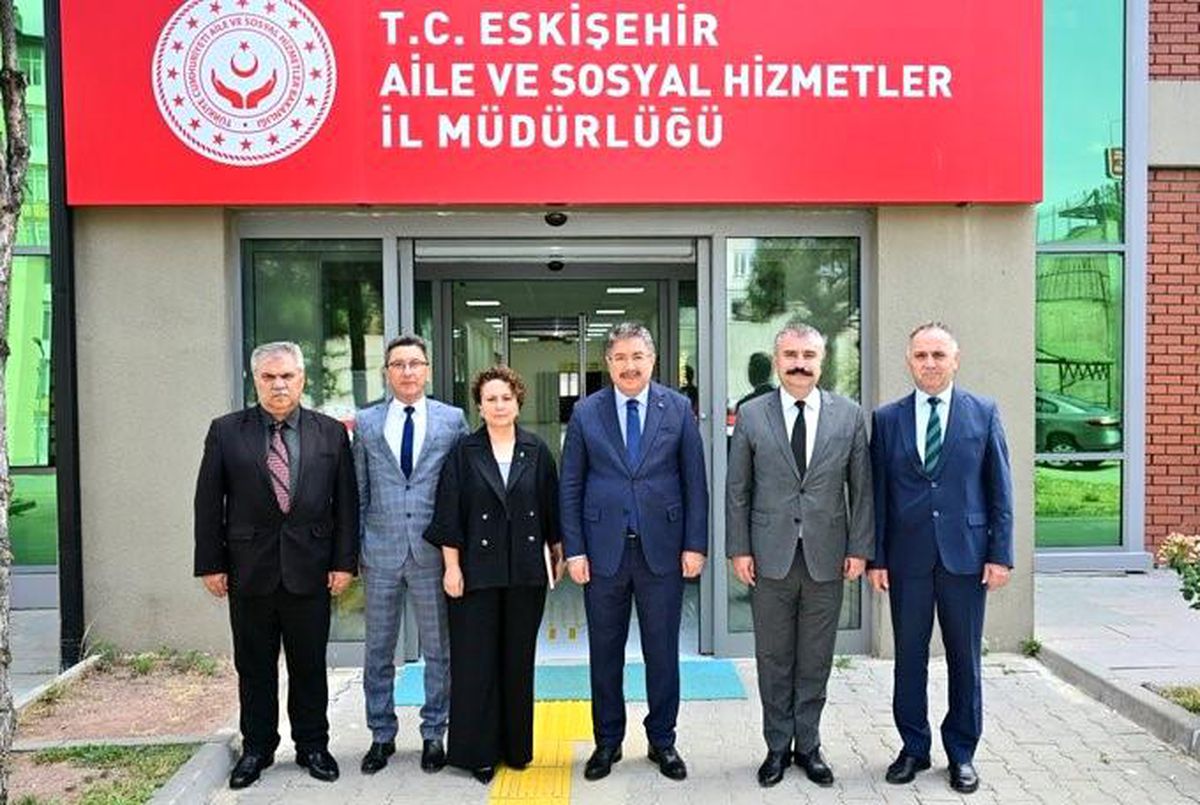 Eskişehir Valisi Yılmaz, Aile ve Sosyal Hizmetler İl Müdürlüğü'nde brifing aldı