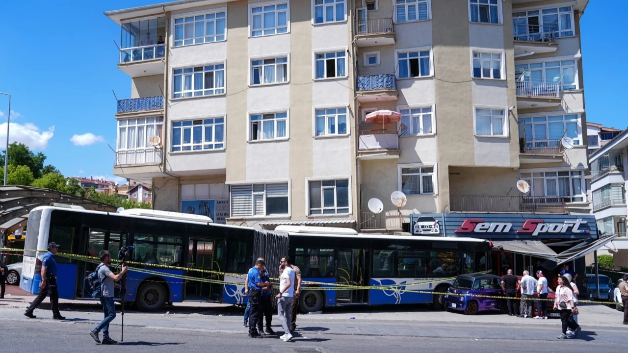 Ankara'da otobüs iş yerine daldı: Yaralılar var