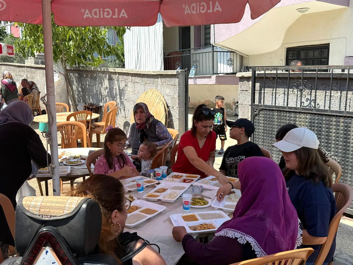 Irmak öğretmen memleketi Kula'da dualarla anıldı