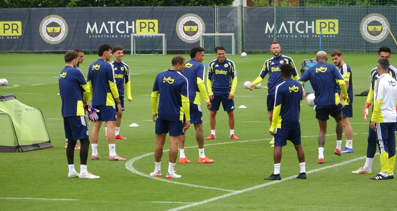 Fenerbahçe, Avusturya'da günü çift antrenmanla tamamladı