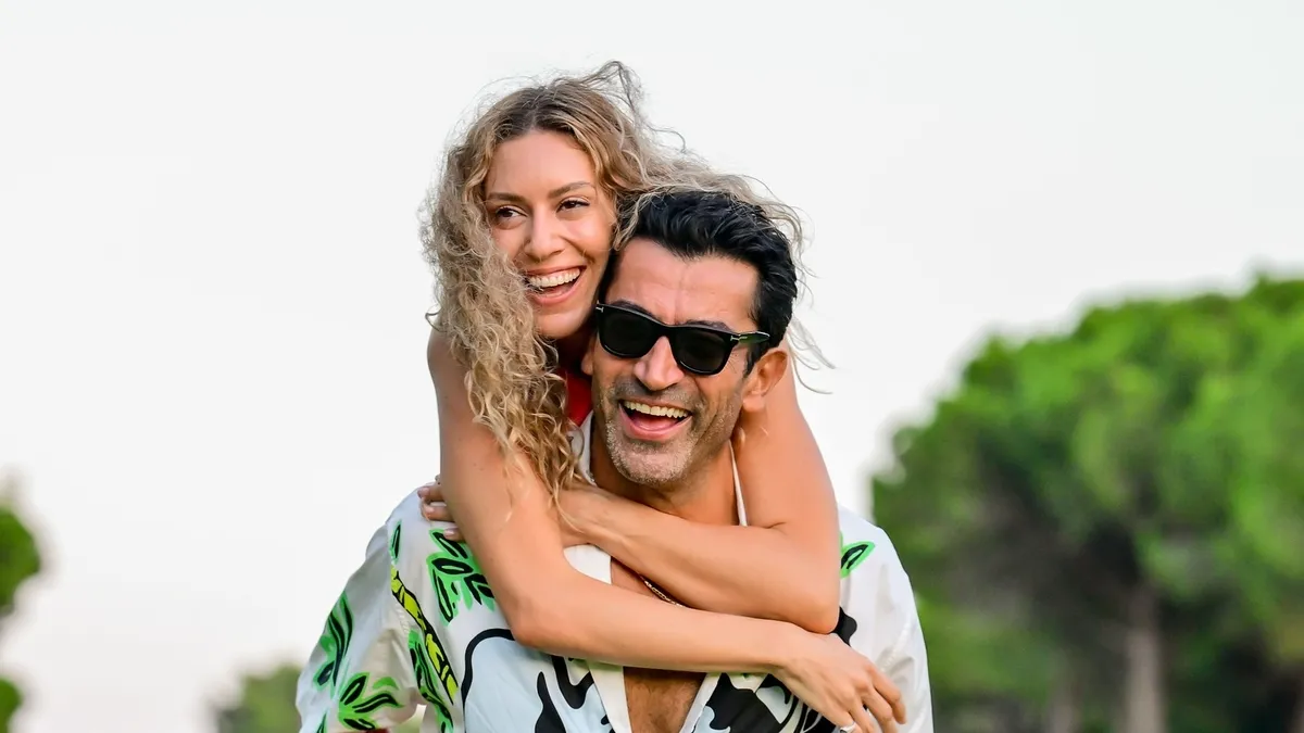 Antalya’da aile tatili! Sinem Kobal ve Kenan İmirzalıoğlu’ndan yeni kareler