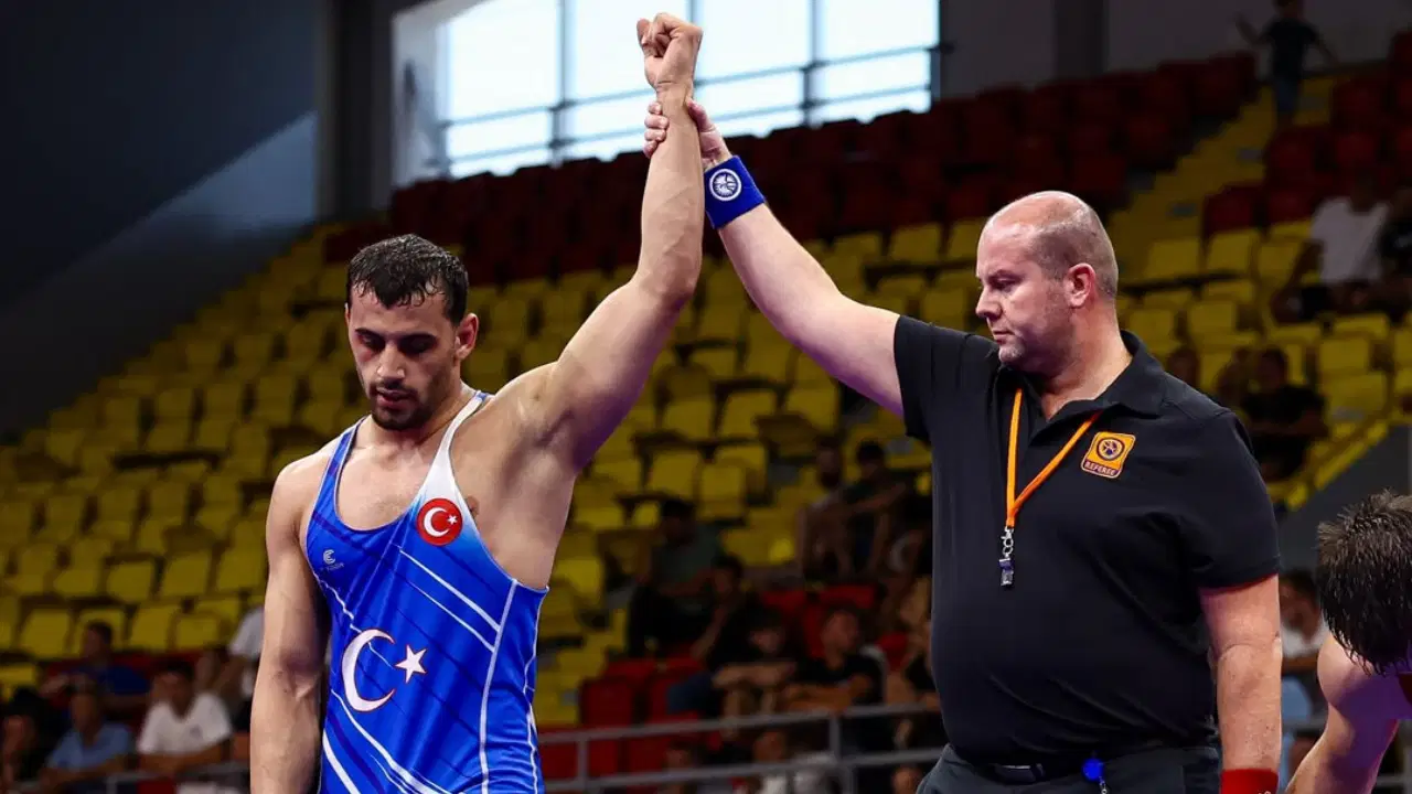 Genç güreşçilerden Kuzey Makedonya'da 3 madalya daha!
