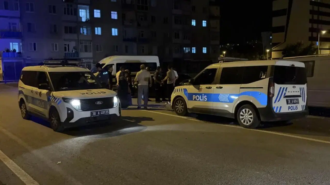 ‘Torpil patlatma’ kavgasında sopa ve satırla saldırdılar: 3 yaralı
