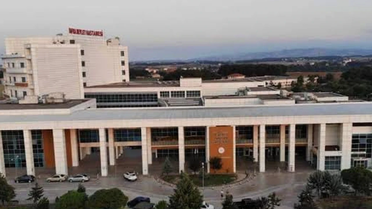 Devlet hastanesinde tatlı yiyen 50 personel zehirlendi