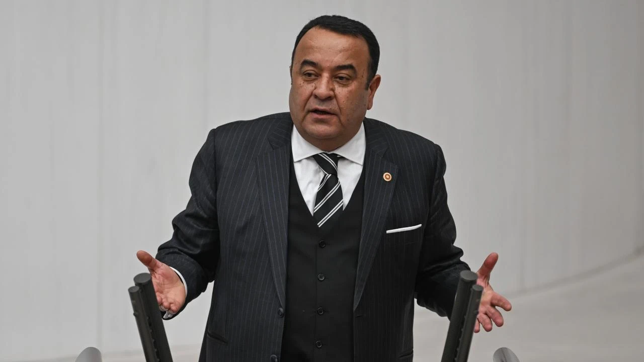 Adnan Beker CHP üyeliğinden istifa etti: “Bağımsız milletvekili olarak devam edeceğim”