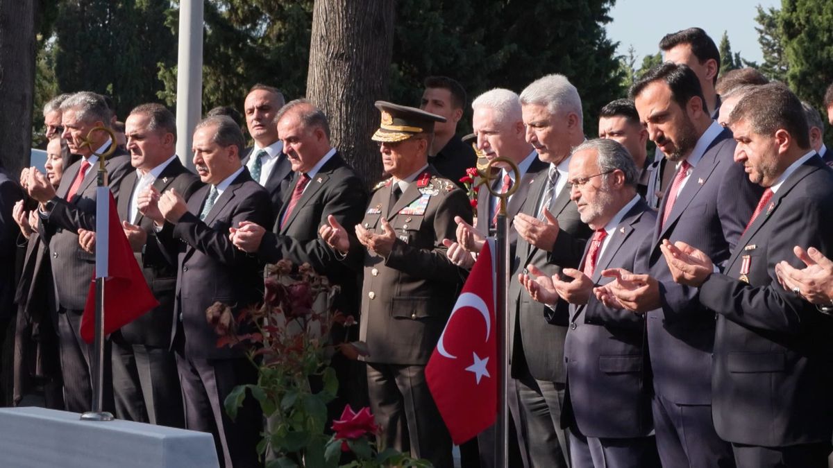 Edirnekapı'da 15 Temmuz Şehitliği'nde anma töreni