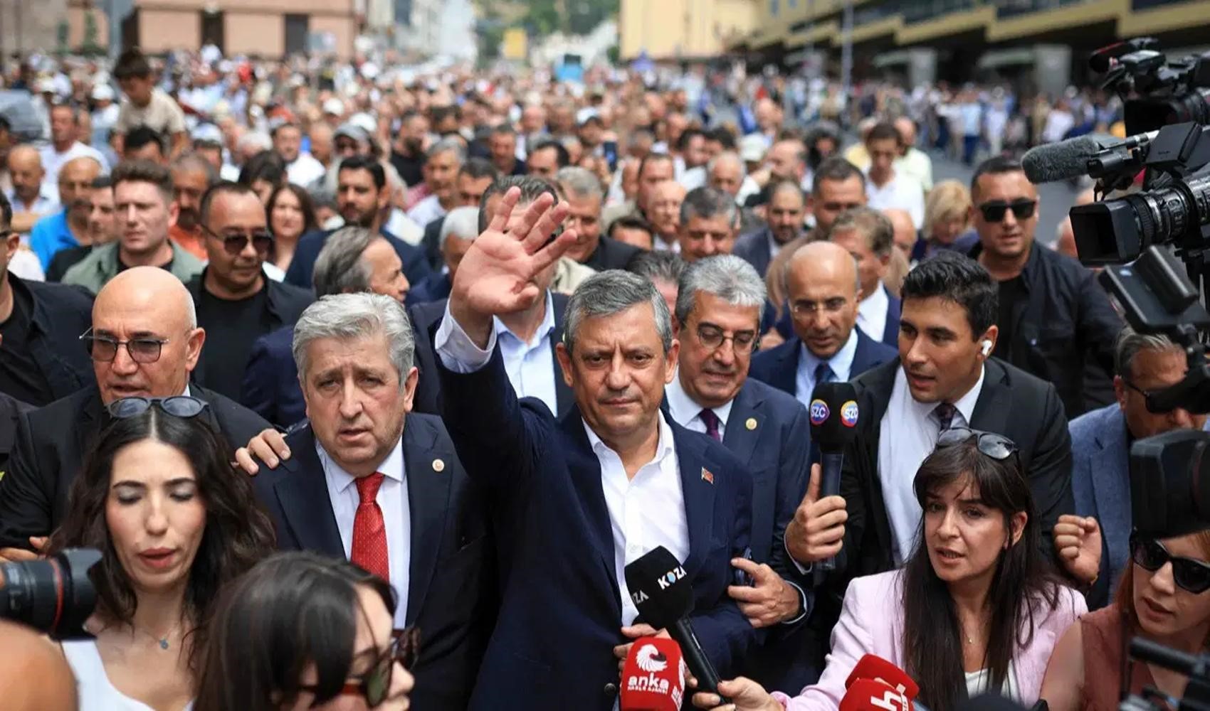 Özgür Özel’in kurduğu YENİ Parti dünya basınında: 'Muhalefette yeni arayış'