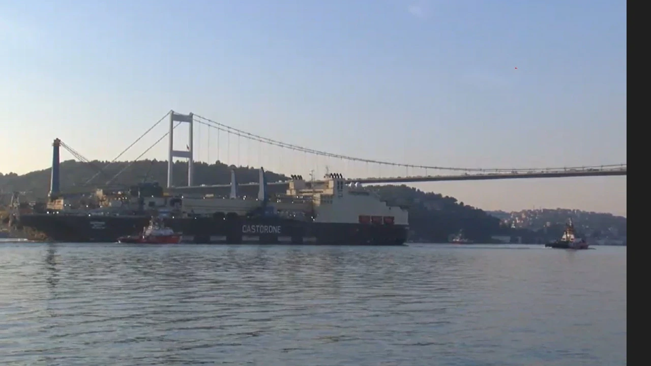 Dev boru gemisi Castorone İstanbul’u teğet geçti: Romanya’dan Yunanistan’a rotadaki gizem