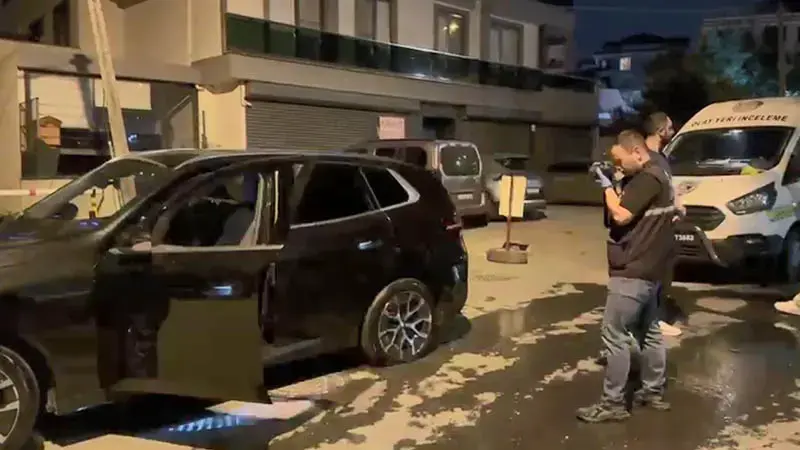 Beylikdüzü'nde kafede tartıştığı kişi tarafından aracına ateş açıldı