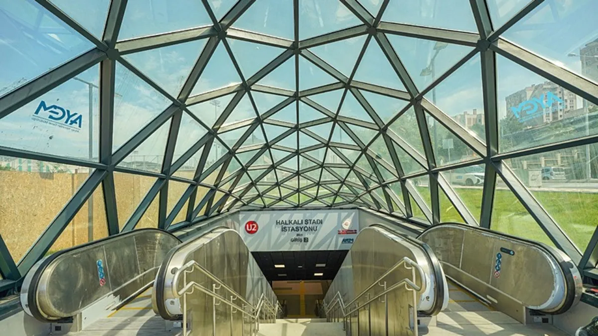 Megakentte hızlı ray dönemi: 'Laf değil icraat gördük' | Vatandaş yeni metro hattını çok sevdi
