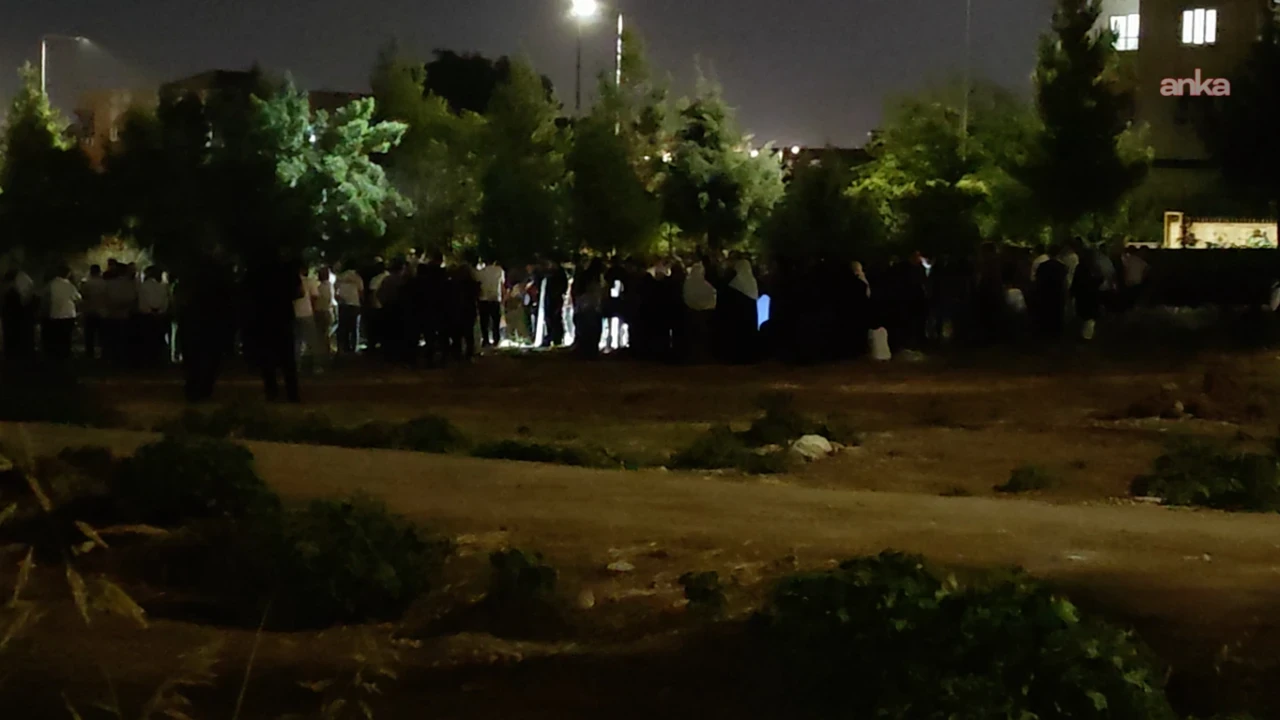 Batman'da mezarlıkta silahlı saldırı: AK Parti'li yönetici dahil 3 kişi hayatını kaybetti, 2 kişi yaralandı