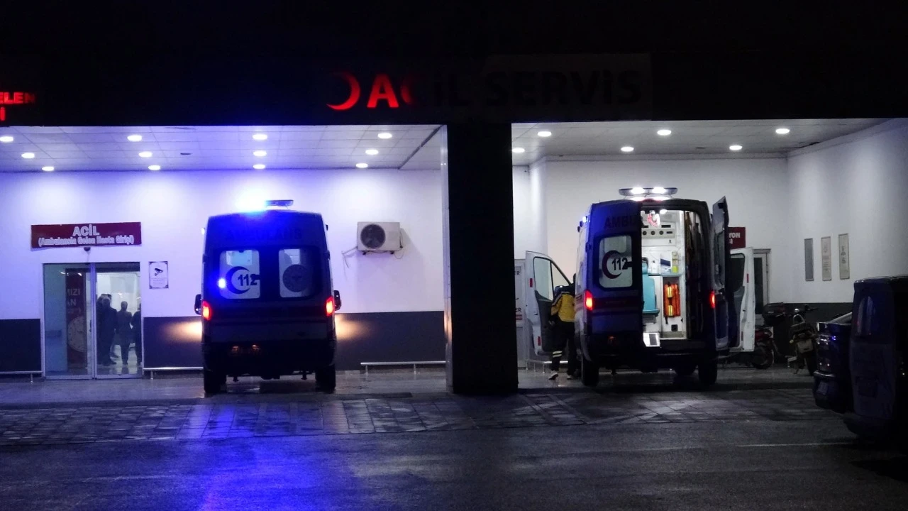 Motosiklet aydınlatma direğine çarptı: 1 ölü