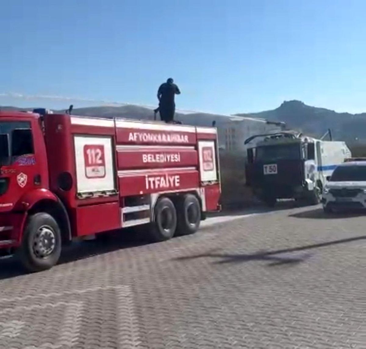 Otluk alandaki yangın TOMA'ların da müdahalesiyle söndürüldü