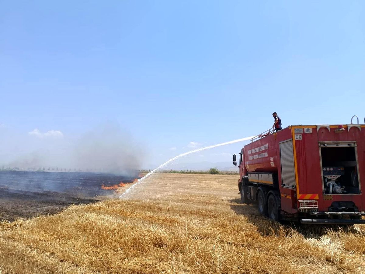Kırıkhan'da anız yangını yaşandı