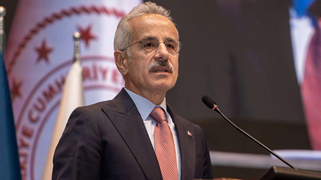 Bakan Uraloğlu'ndan Hürmüz açıklaması: Bölgede bekleyen gemilerimizin tamamı emniyetle çıkış yapmıştır