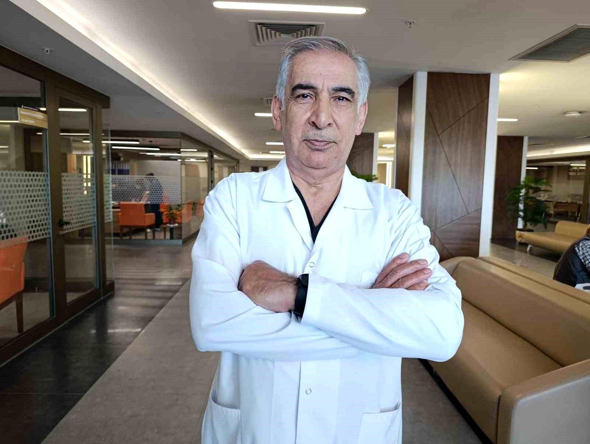 Op. Dr. Atlı: "Ebola, iç ve dış organlarda kanamalarla seyreden bir hastalık"