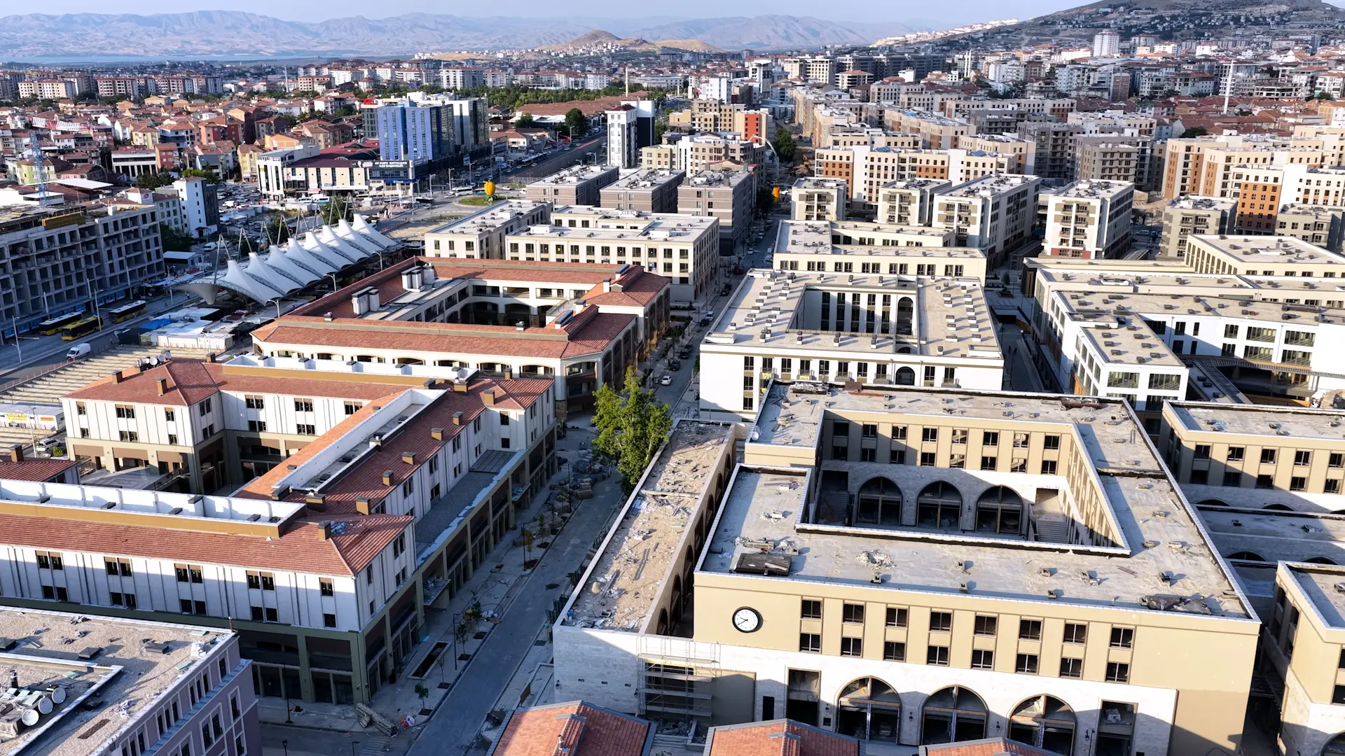 Asrın felaketinin yaraları sarılıyor! İş yerleri hak sahiplerine teslim edildi
