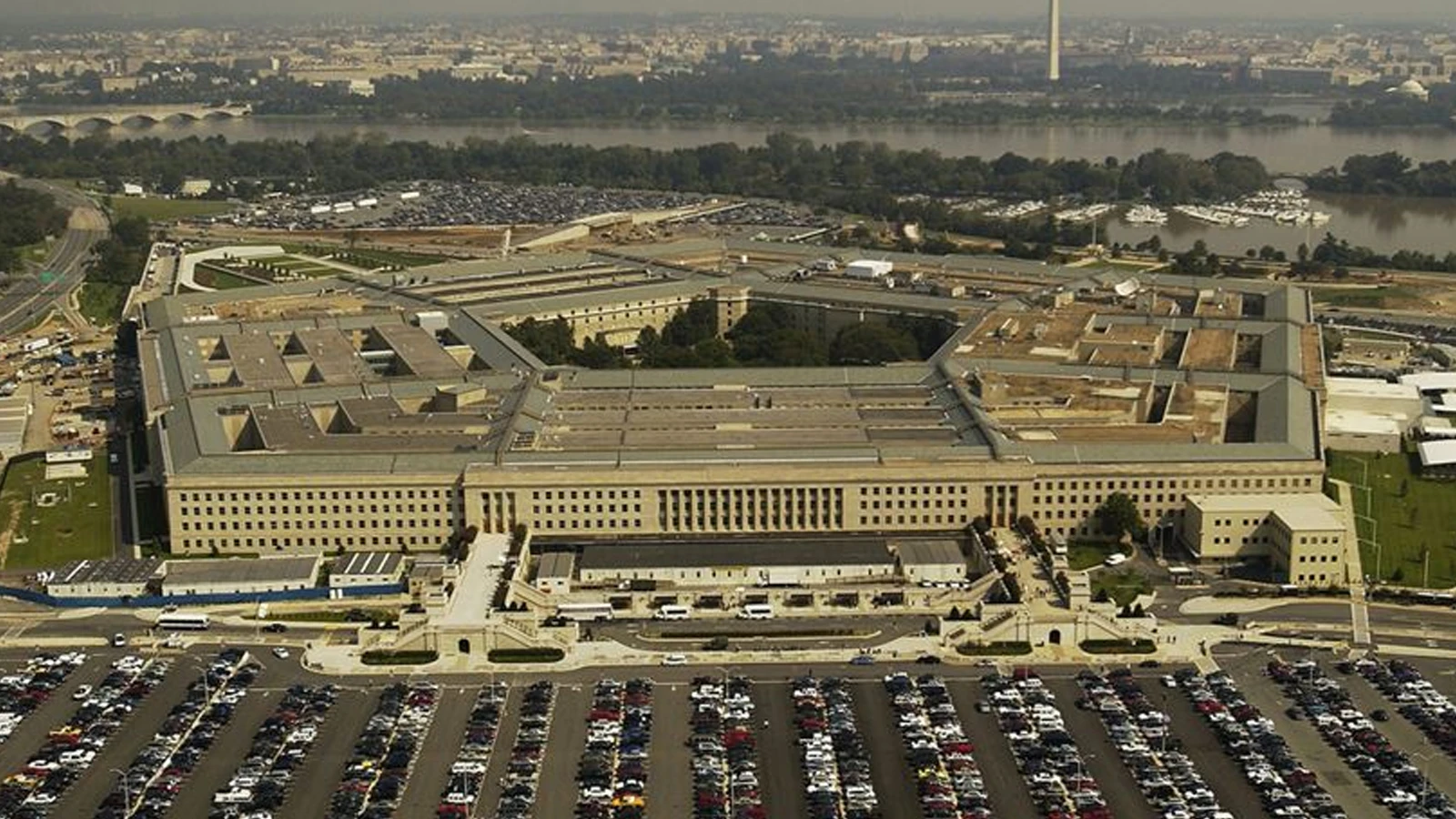 Pentagon’da kimyasal madde paniği: Çok sayıda kat ve koridor tahliye edildi