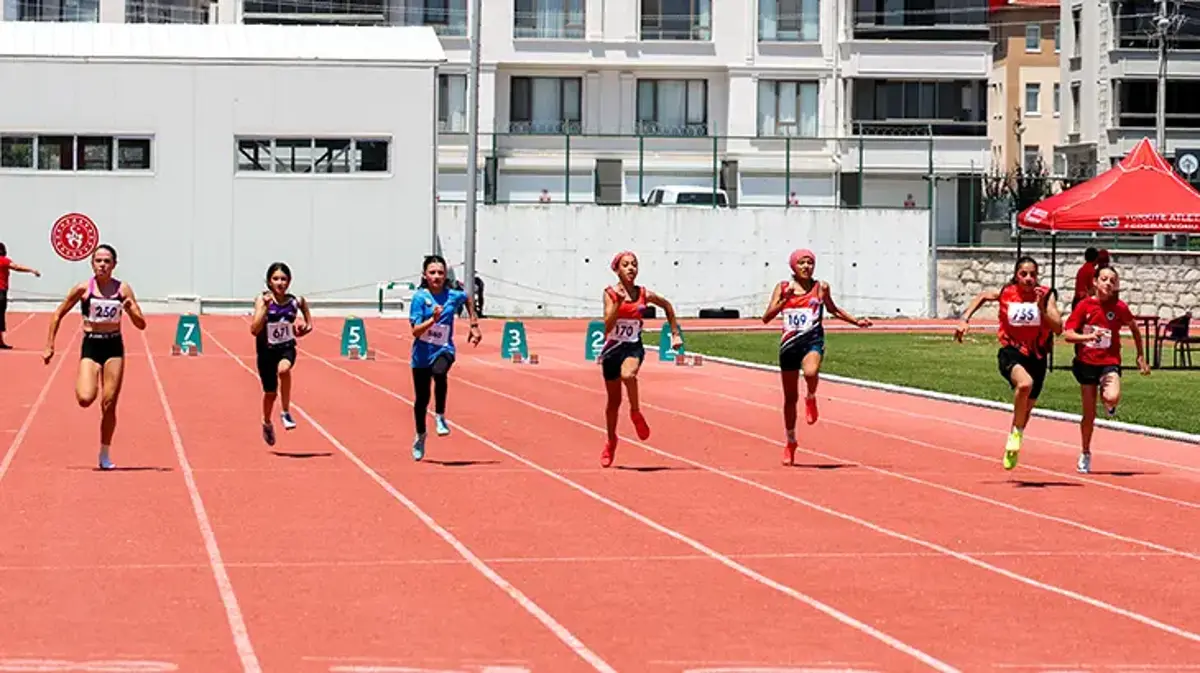 Geleceğin milli atletleri Kütahya'da sahne aldı! Naili Moran Türkiye Atletizm Şampiyonası sona erdi