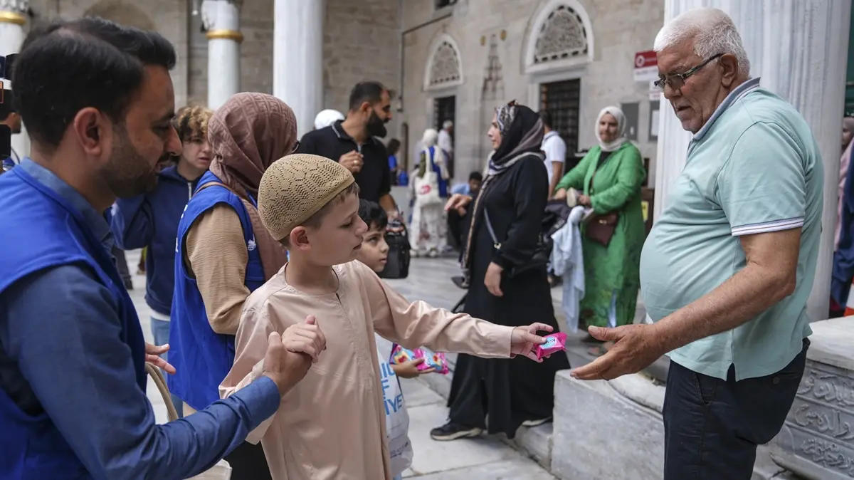 100'den fazla cami gezdi, durağı İstanbul oldu: İngiliz Joshie'den nefret söylemine tatlı ders
