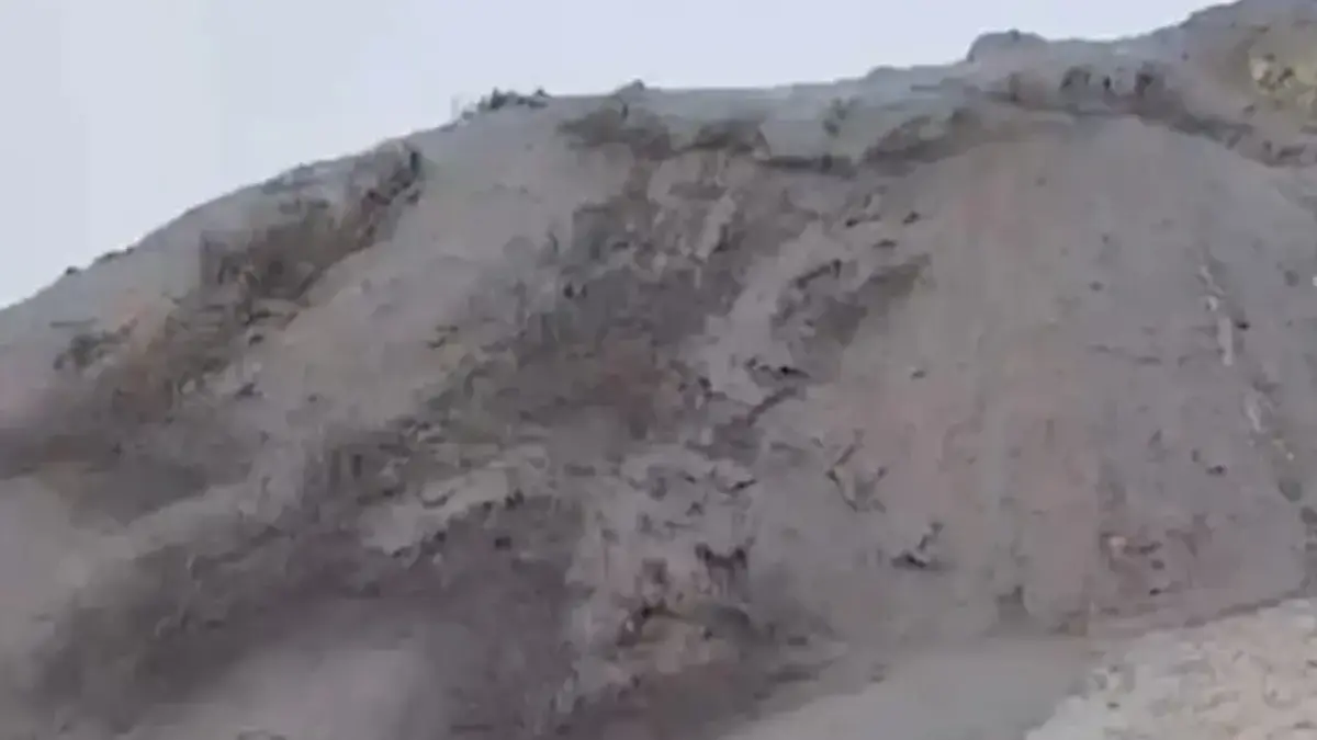 İran’da volkandan lav yerine çamur fışkırdı