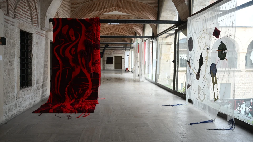 Edirne Bienali'nde geleneksel dokuma çağdaş yorumlarla sergileniyor