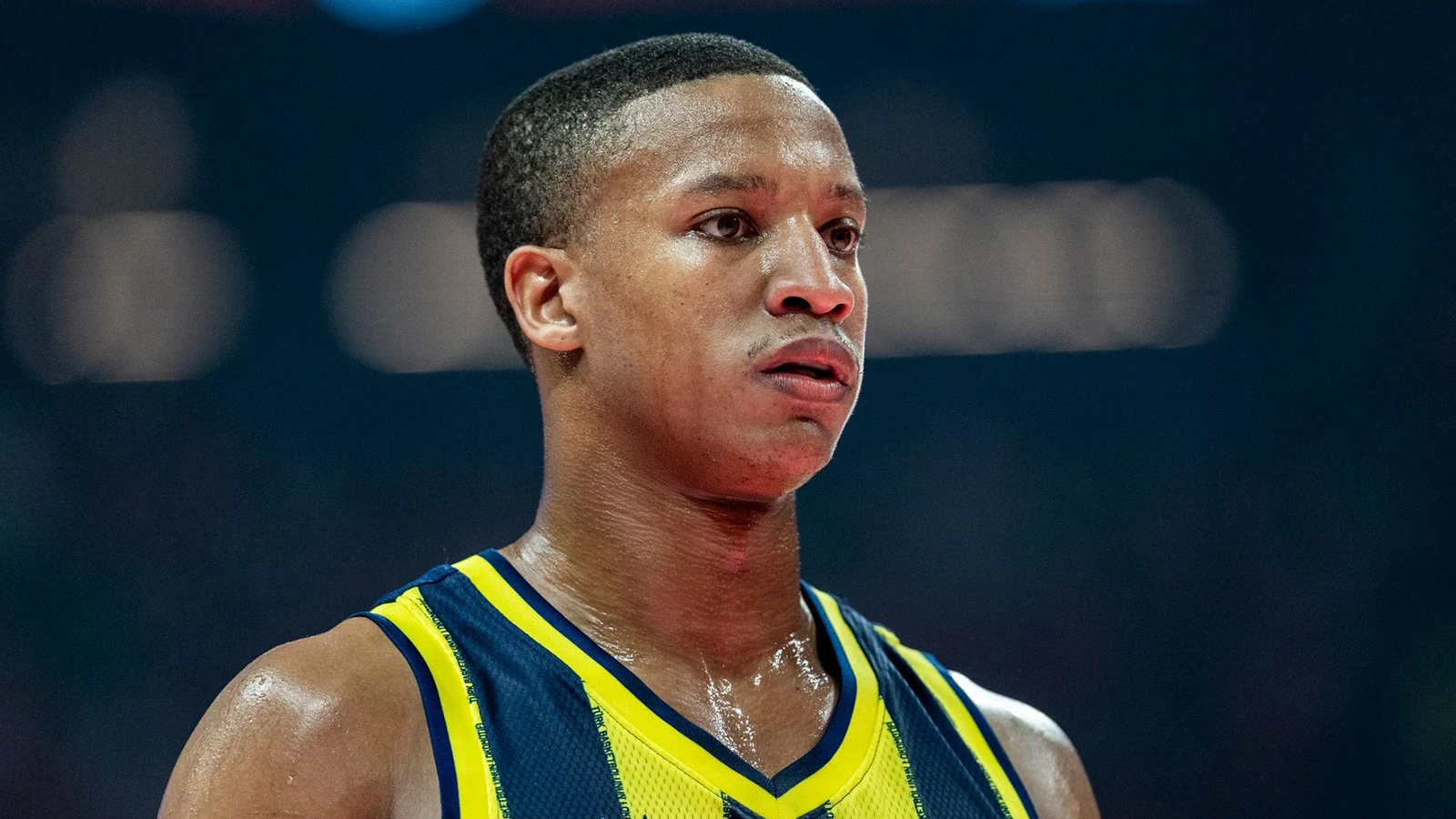 Fenerbahçe Beko, ABD'li basketbolcu Devon Hall ile yollarını ayırdı