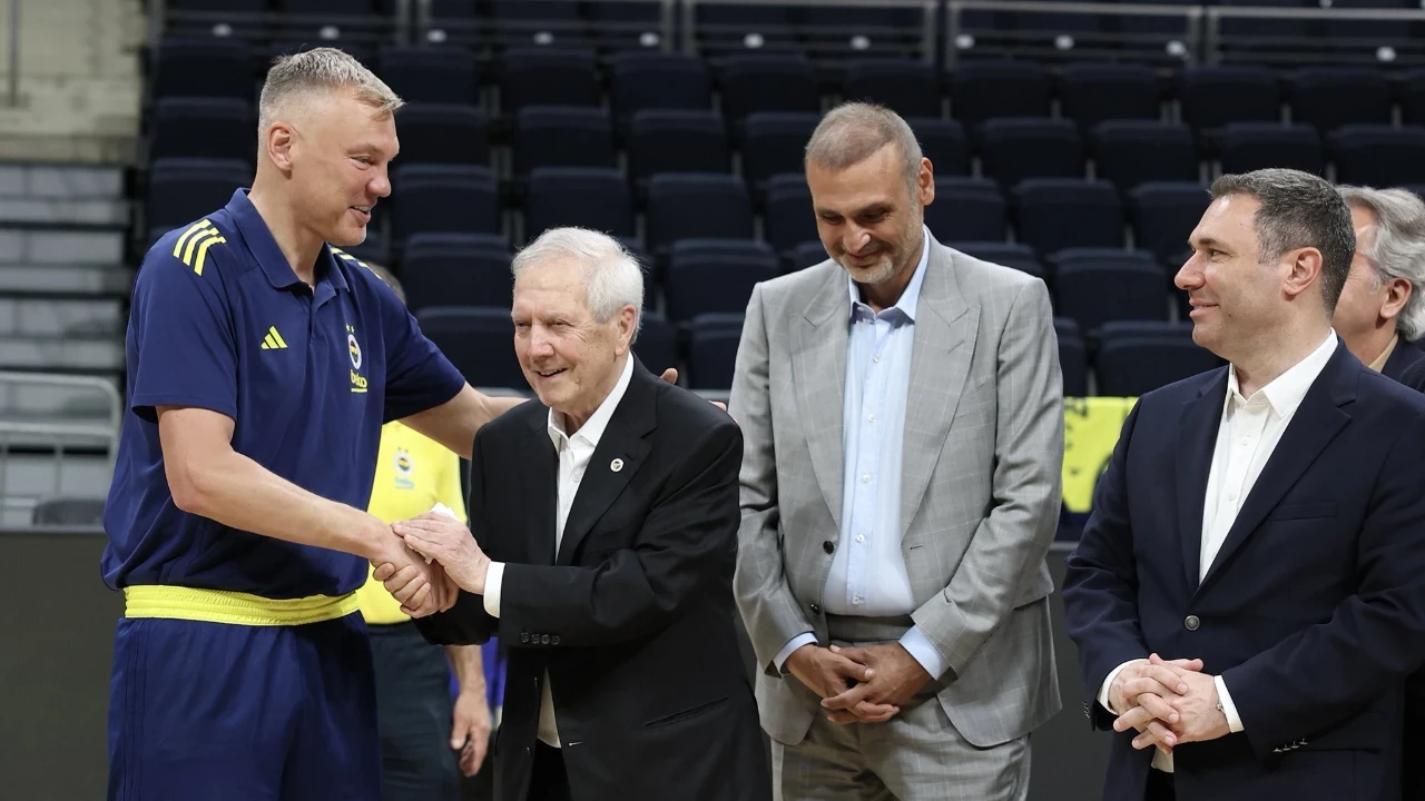 Aziz Yıldırım’dan Fenerbahçe Beko’ya Beşiktaş maçı öncesi ziyaret