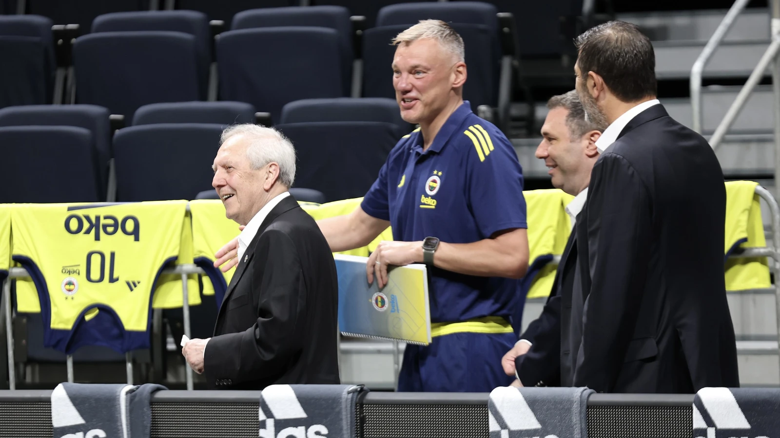 Aziz Yıldırım ve yönetim kurulundan, Fenerbahçe Beko'ya başarı dileği