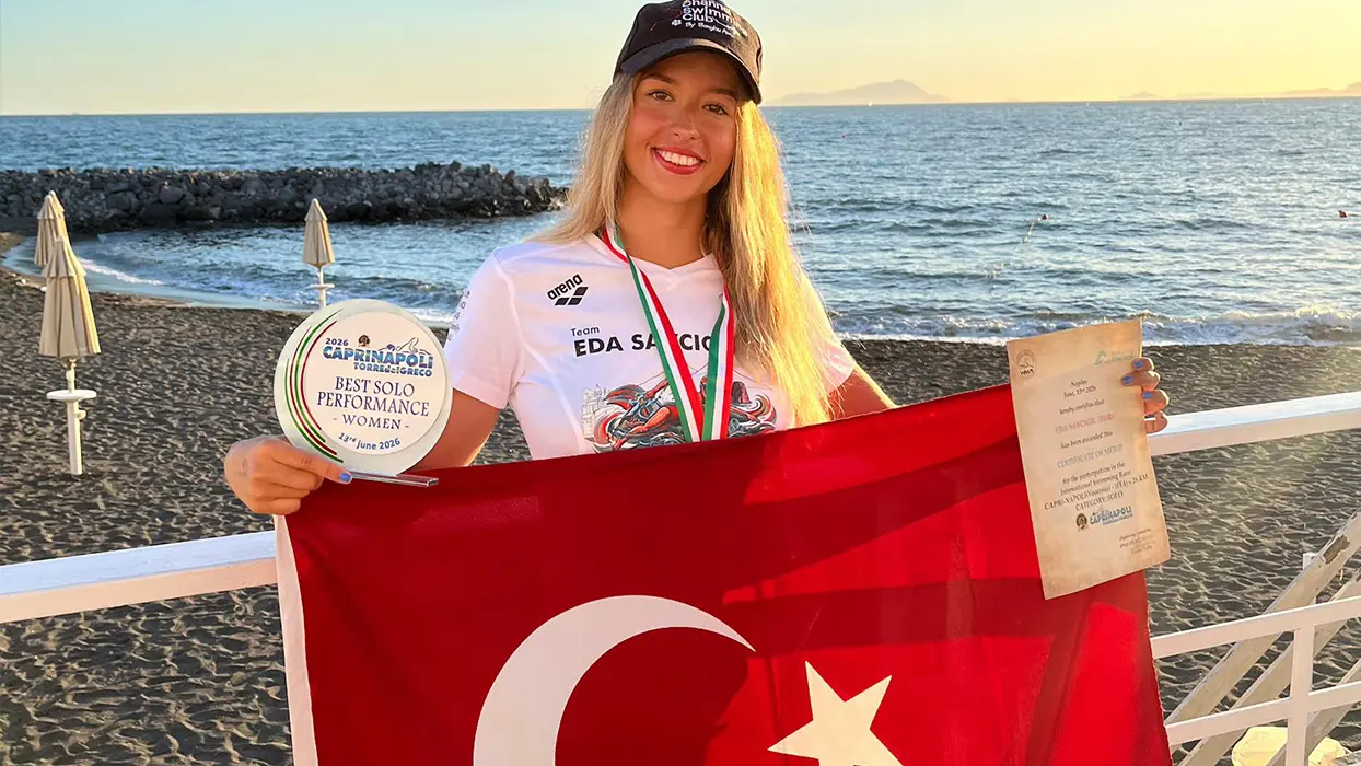 Ultra maraton yüzücüsü Eda Savcıgil'den İtalya'da tarihi başarı!