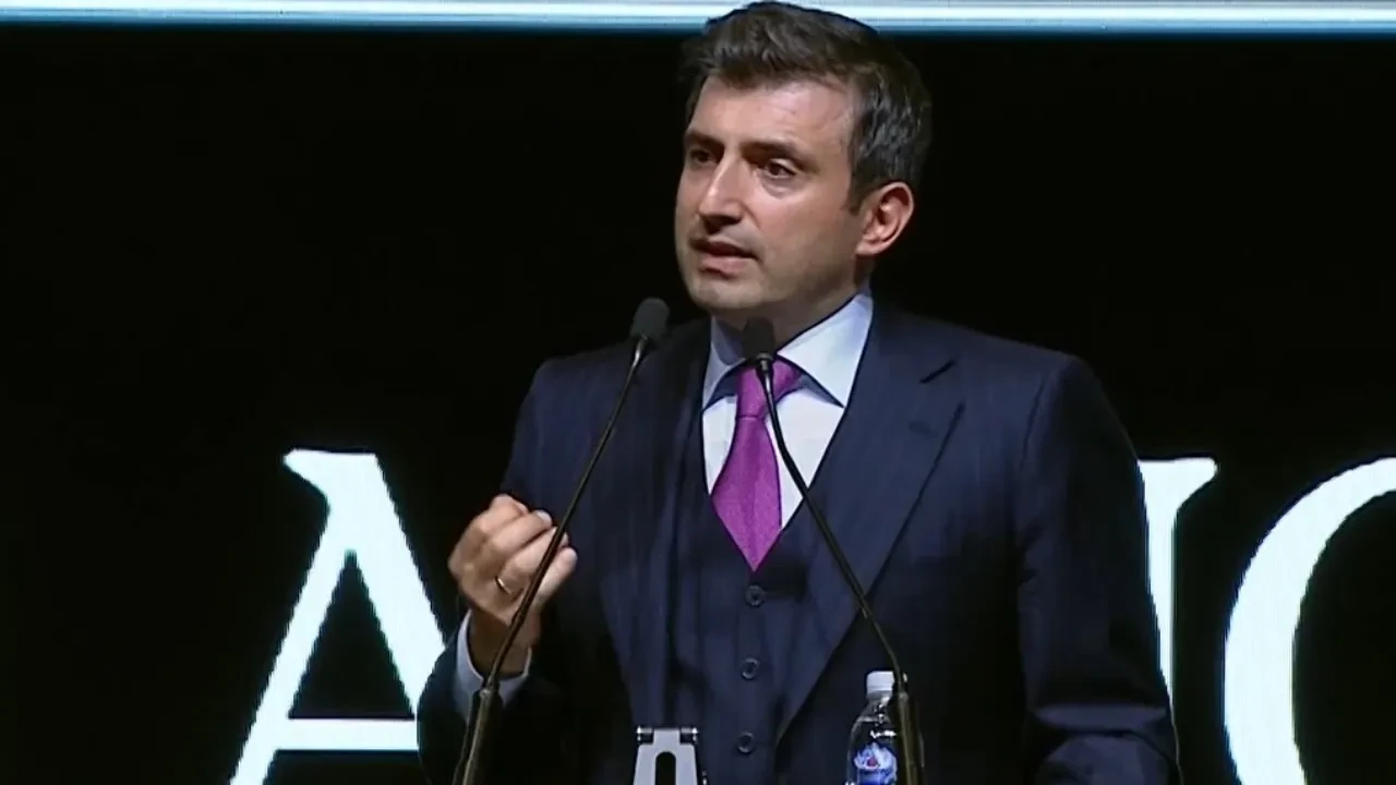 Bayraktar'dan teknoloji tekellerine sert çıkış: "Örümcek ağını yırtıp atabiliriz"