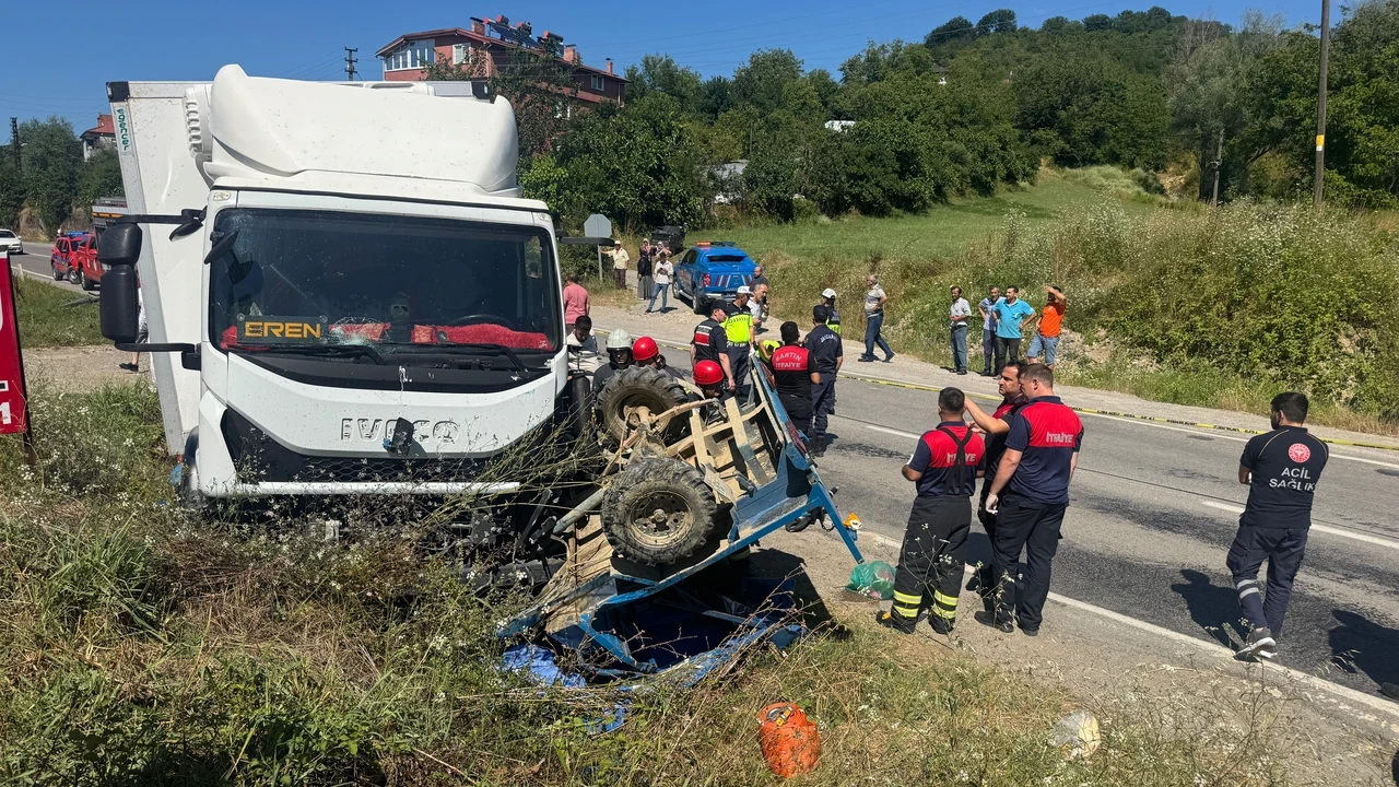 Bartın'da kamyonla tarım aracı çarpıştı: Sürücü hayatını kaybetti