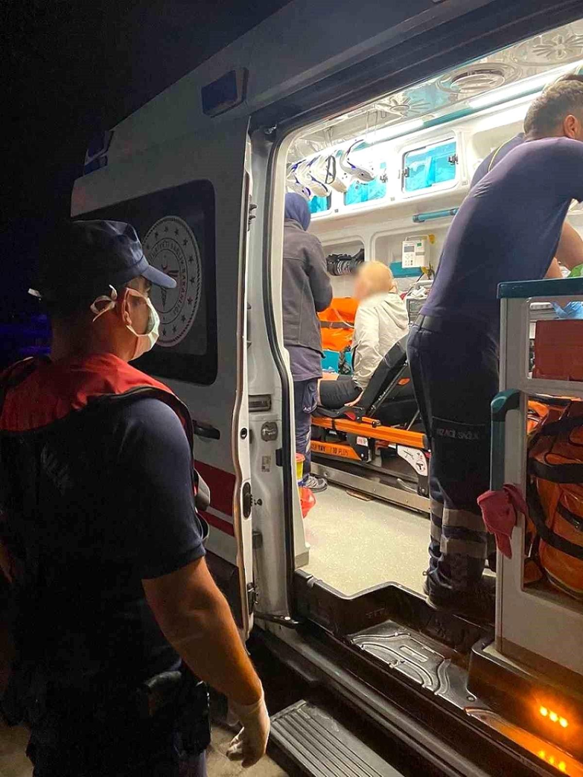 Gemide rahatsızlanan vatandaşa tıbbi tahliye