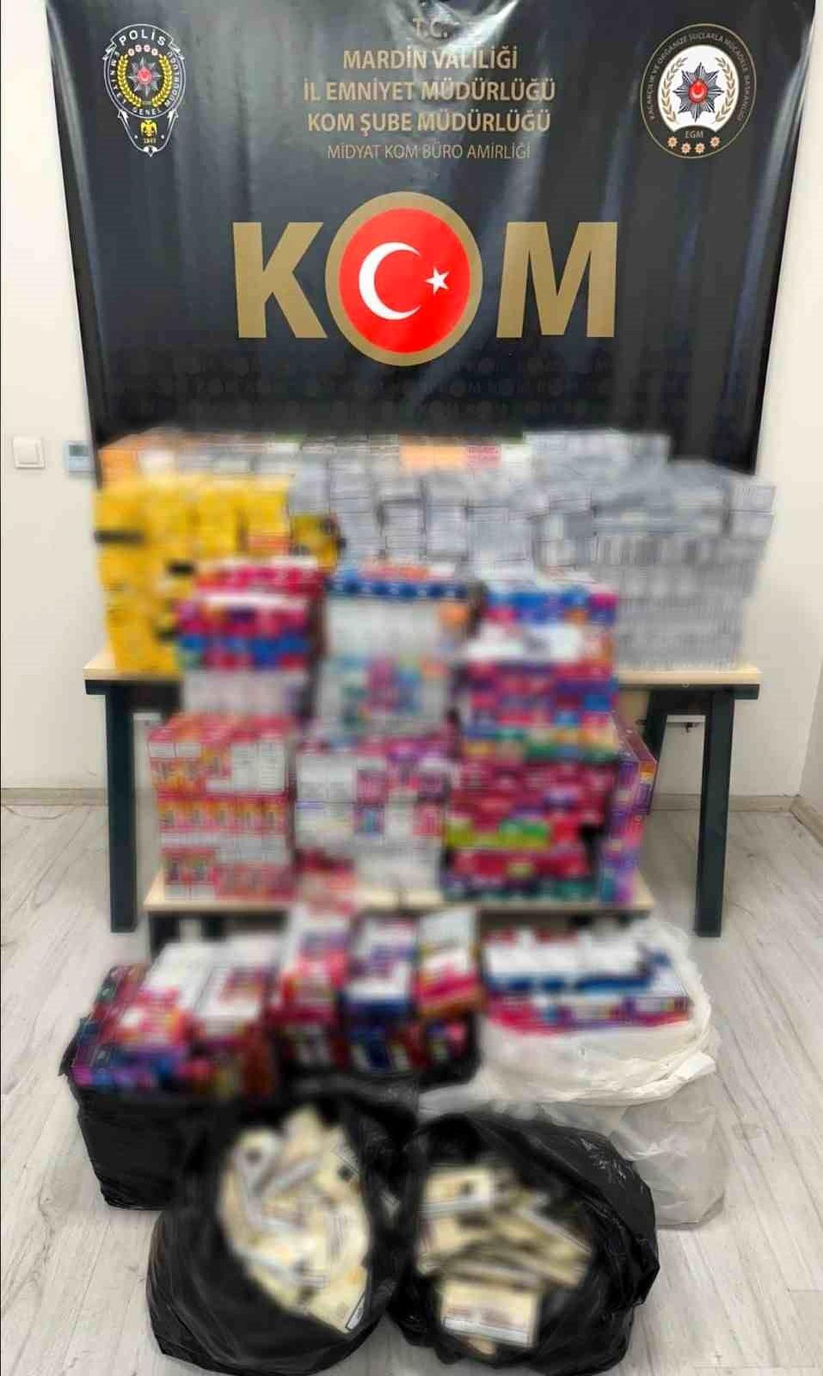 Mardin'de çok sayıda kaçak tütün mamulü ele geçirildi