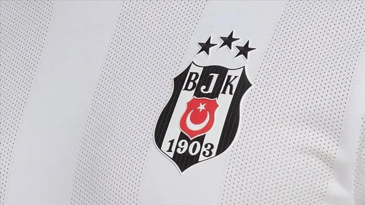 Beşiktaş'ta bir ayrılık daha! Yıldız isim Süper Lig ekibine transfer oldu