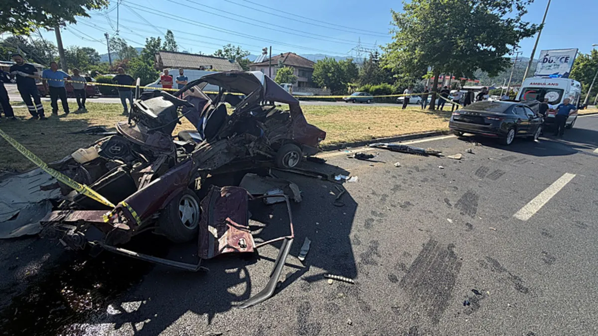 Düzce'de trafik kazası: 1 kişi hayatını kaybetti, AK Partili vekil Ercan Öztürk ve oğlu yaralandı