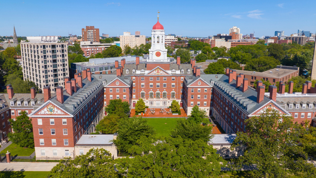 Trump yönetiminden Harvard'a bir soruşturma daha: Yabancı öğrencilere sağlanan burslar inceleniyor