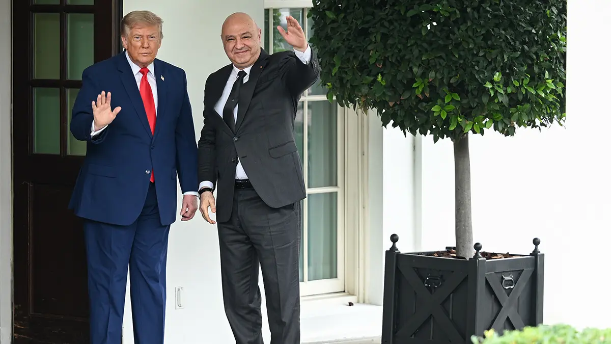Lübnan lideri Trump'a methiyeler dizdi! 'Aferini' kapınca ağzındaki baklayı çıkardı