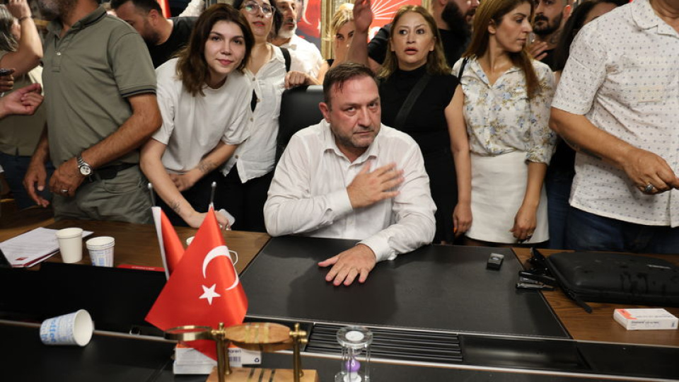 CHP İzmir İl Başkanlığı'na atanan Utku Gümrükçü göreve başladı