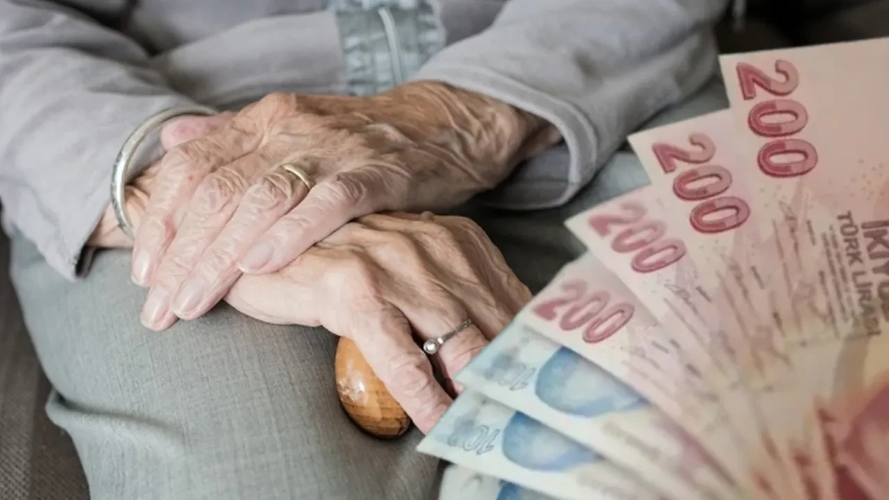 Emekli maaş promosyonu yükseldi! Emekliye 100 bin lira ek ödeme için son 2 gün!