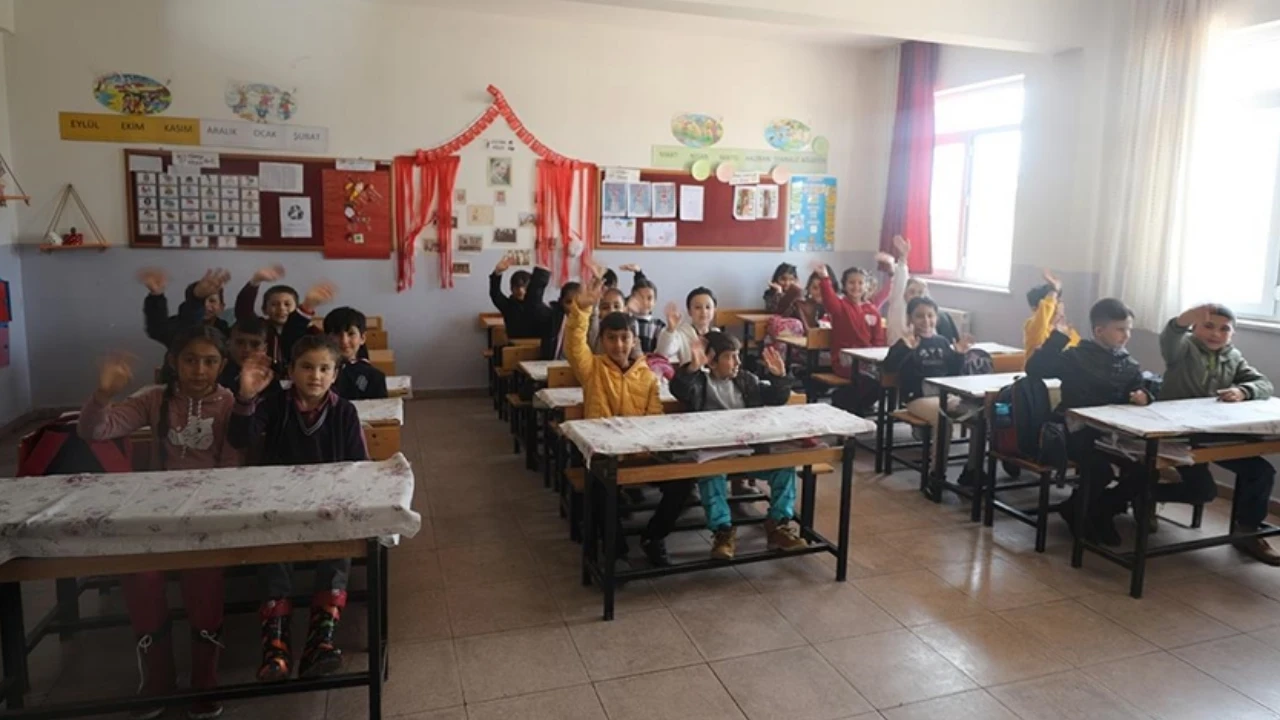 19 Haziran okul var mı, tatil mi? Cuma günü okullar açık mı, kapalı mı?