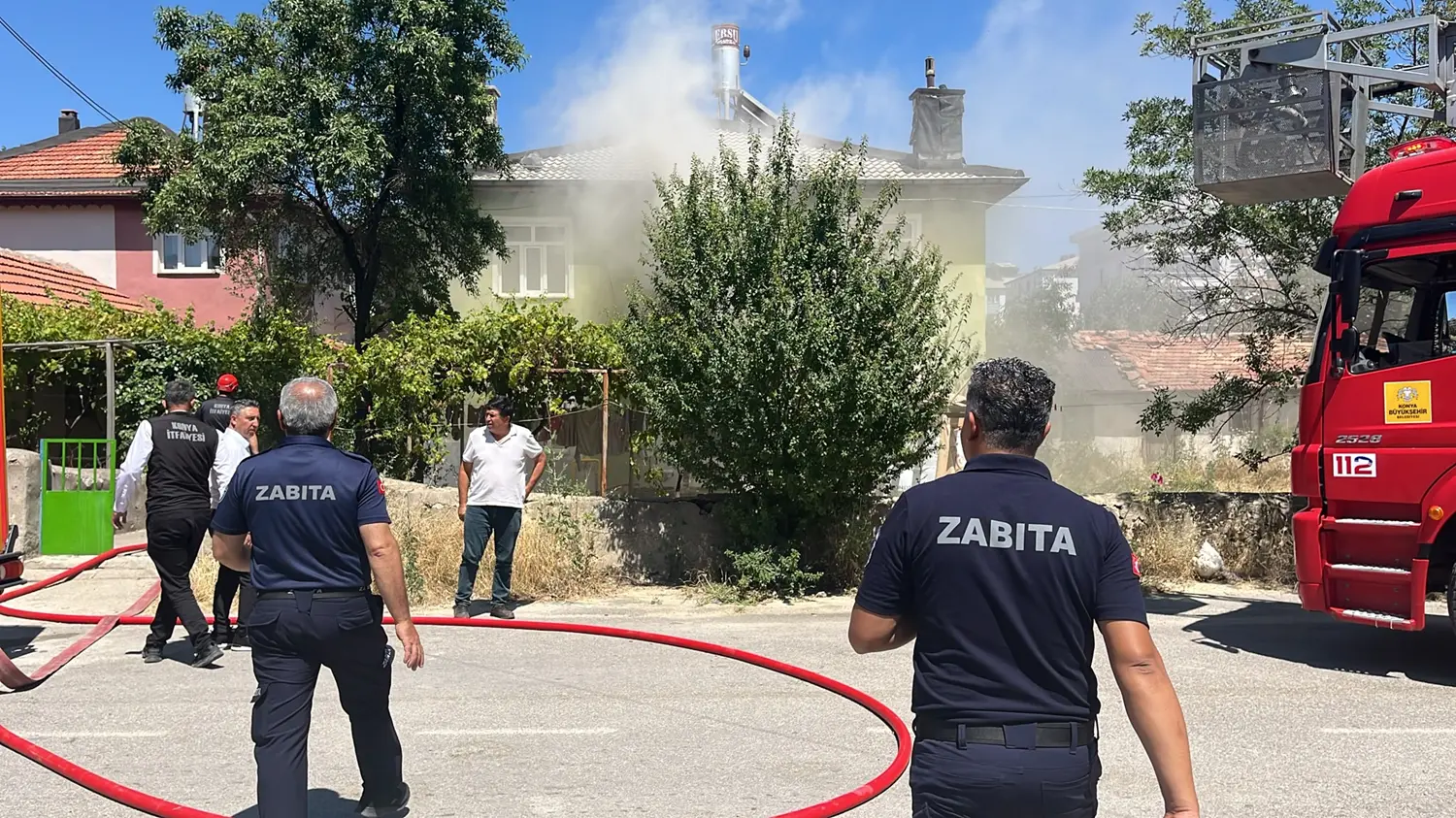 Konya'da korkutan yangın... Baba ve 6 çocuğu evde mahsur kaldı