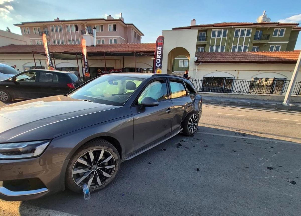 Akçadağ'da otomobil ile motosiklet çarpıştı: 2 yaralı