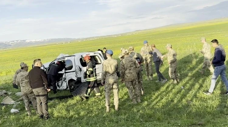 Feci kaza… Ticari araç takla attı: 1’i bebek 3 ölü, 4 yaralı